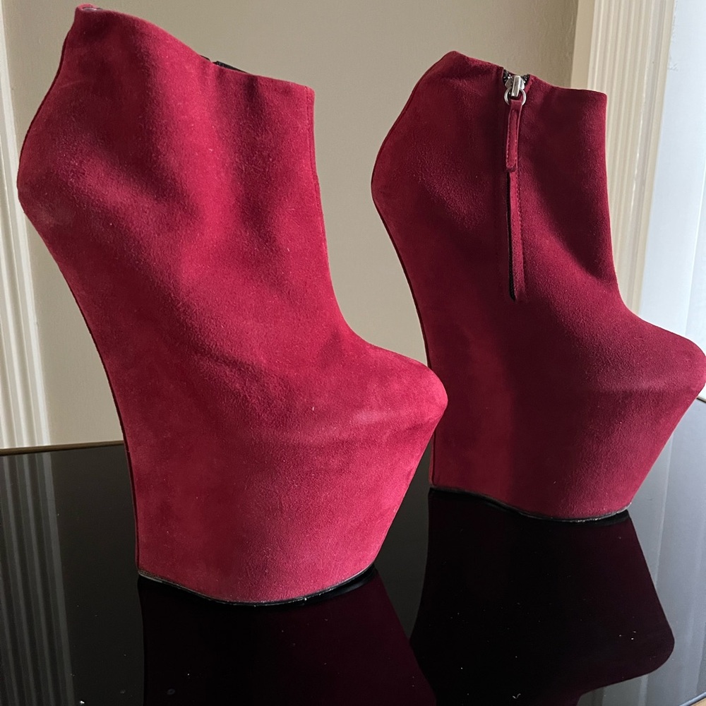 Elegant Red Suede Wedge Ankle Boots